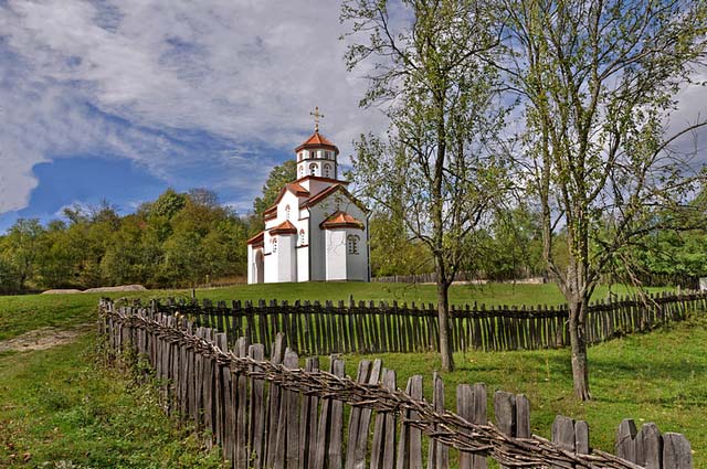 црква
