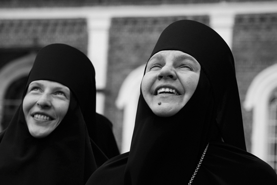 Монахини