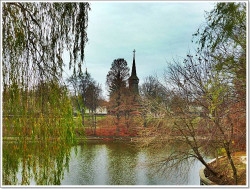 Florina 
Biserica de la Muzeul Satului din Bucuresti vazuta din Parcul Herastrau 
106 
2010-12-01 09:34:45