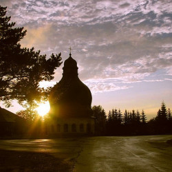PALADA 
Sunset over the Neamt Monastery - 2. Library 
112 
2010-12-01 10:23:21
