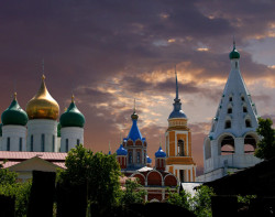 sas 
Соборная площадь, г.Коломна, Московская обл. 
2010-12-11 15:20:37