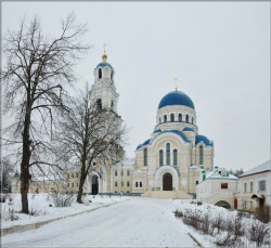 solo 
Калужская Свято-Тихонова Пустынь 
2010-12-18 20:40:58