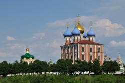 solo 
Рязань. Кремль//Ryazan. The Kremlin. 
2010-12-27 01:46:58