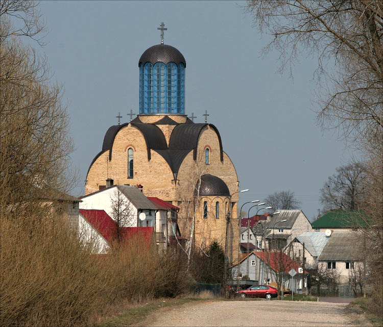z oddali