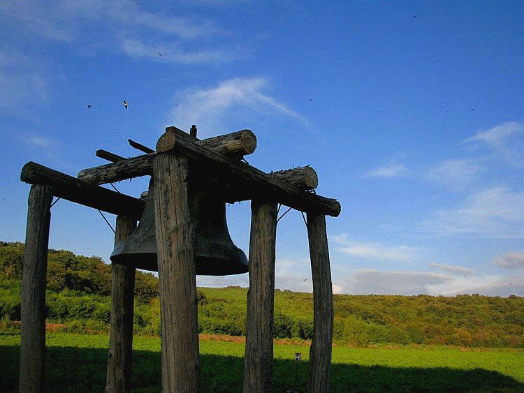 Dor de vara... si de Dobrogea.  Clopotul mare de la Manastirea Pestera Sfantului Andrei - 2.