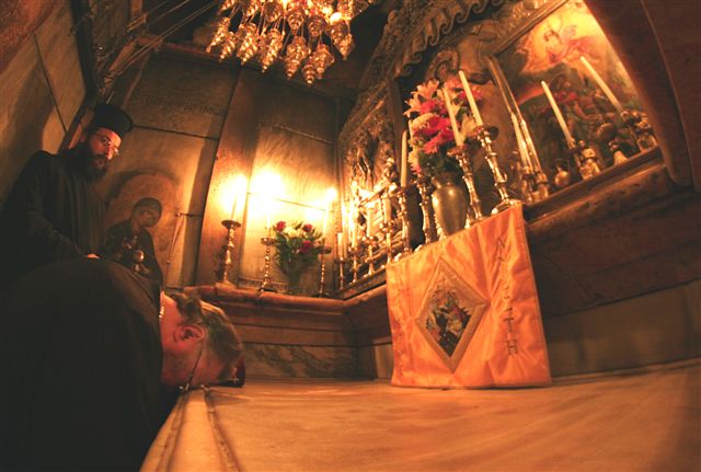 Metropolitan of Warsaw and All Poland on Jesus Christ Tomb