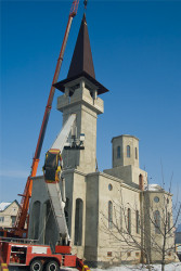 FreeMan 
Ridicarea turlelor si a crucilor pe Biserica "Sf. Irh. Petru Movila" 
2011-01-06 12:00:06