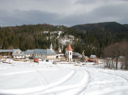 ella 
Mănăstirea Petru Vodă în haine de iarnă 
2011-01-28 17:25:37
