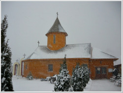 Florina 
Biserica Sfantul Apostol Andrei din Bragadiru, iarna 
2011-01-30 17:05:29