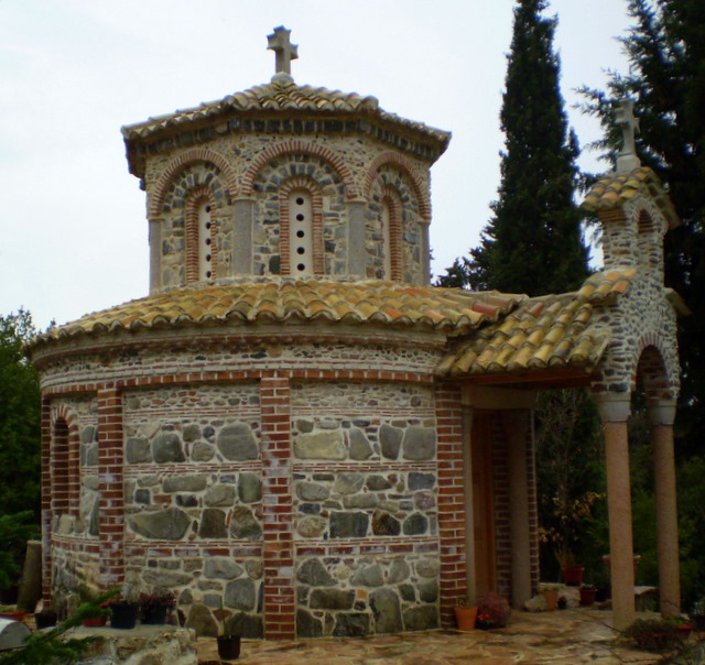 TVRDOŠ - Kapela na manastirskom groblju