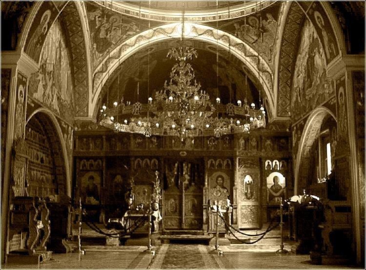 In Biserica Manastirii Cotmeana