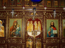 jerusalempics 
Iconostasis in Church of The Holy and Righteous Symeon in Jerusalem 
2011-02-04 21:12:12