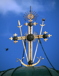 PALADA 
Cross, sky and a honey bee... 
2011-02-21 18:21:01