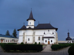 elenna 
Catedrala Episcopală din Roman 
2011-02-23 20:55:33