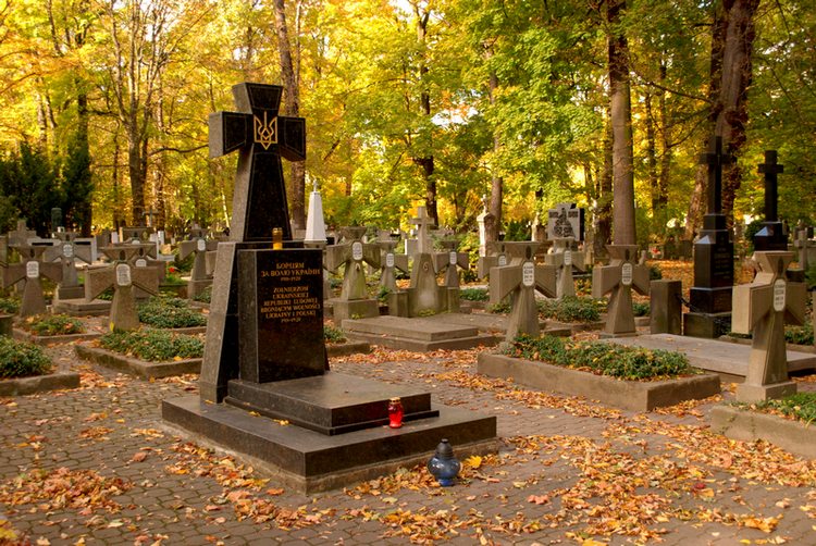 Pomnik Strzelców  Siczowych  Ukraińskiej Republiki Ludowej Semena Petlury na Cmentarzu Wolskim