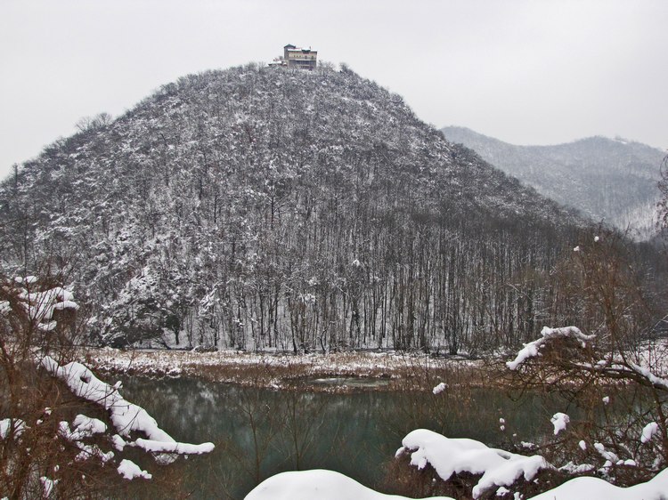 Manastir USPENJE, u Ovčarsko-kablarskoj klisuri