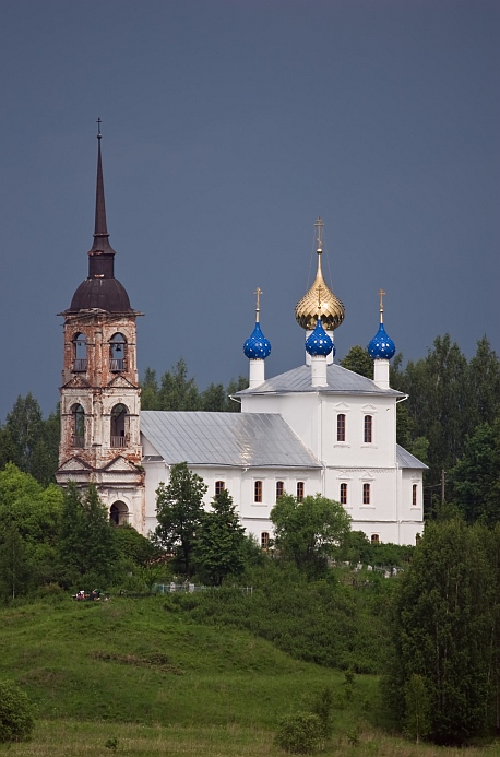 Resurrection church in Voskresenskoe (Shubino)