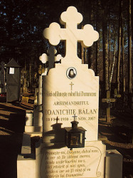 elenna 
† Mormântul Părintelui Ioanichie Bălan (1930 - 2007)  
2011-03-04 10:28:19
