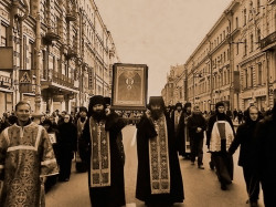 kcenia.belova 
Крестный ход на Невском проспекте в Санкт-Петербурге. 
2011-03-17 19:09:31
