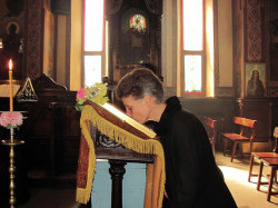 waniia 
Целуване иконата на празникът Благовещение 
2011-03-28 00:58:32
