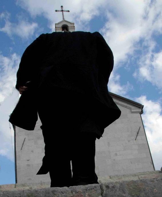 SVEŠTENIK - PRIEST