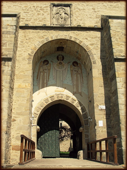 Mănăstirea Dragomirna - intrare