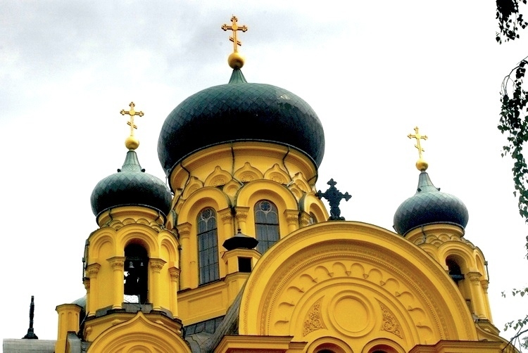 krzyże, kopuły, bębny, dzwony i tympanony soboru św. Równej Apostołom  Marii Magdaleny 