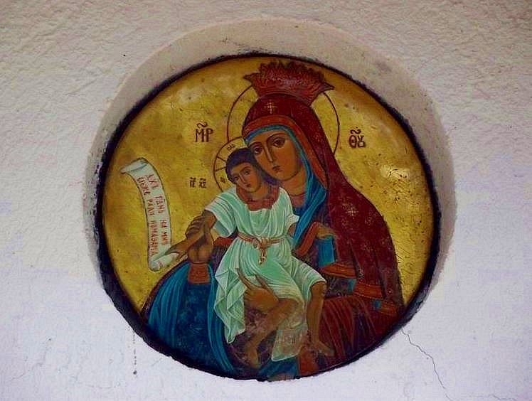 Достойно ест