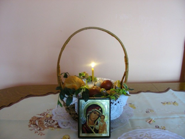  Koszyk ze święconką.