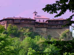 Damianka 
Gloshene Monastery  "St. Georg  the Victorious" in the evening sun 
2011-04-01 06:57:43
