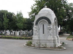 ljubica 
Ново гробље у Београду, гробница војводе Радомира Путн 
2011-04-01 14:09:18