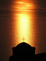 FotoPelerin 
Cărare de lumină urcând neabătut spre Cer... 
136 
2011-04-05 08:00:53