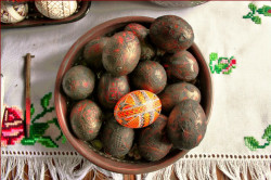 ElenaUA 
Рождение писанки . Birth of Pysanka - painted Easter egg  
2011-04-27 16:21:09
