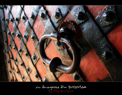 secure_root 
poarta [the gate...] 
2011-04-30 21:28:56