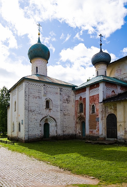 Churches of Saint Epiphanius and Saint Vladimir in Kirillo-Belozersky monastery