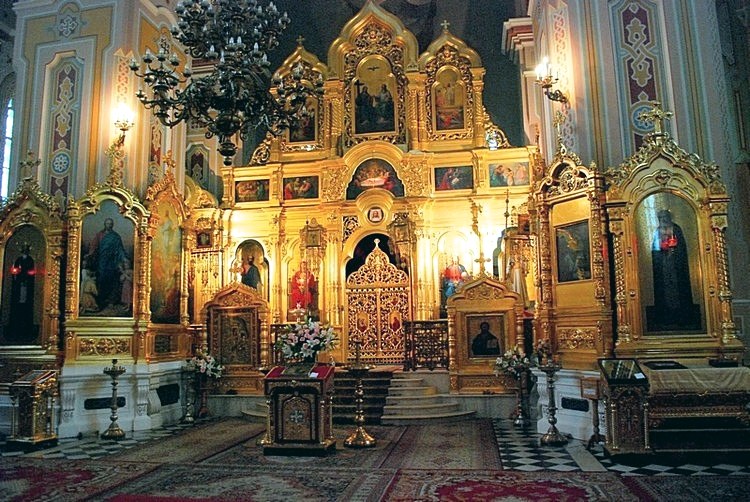 wnętrze soboru Marii Magdaleny w ciemny dzień grudniowy
