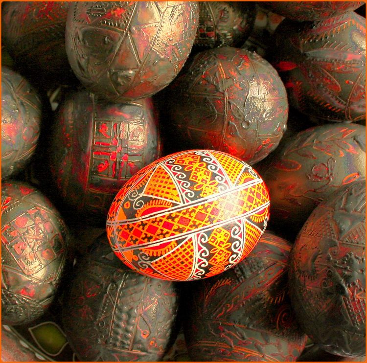 Рождение писанки. Birth of Pysanka - painted Easter egg