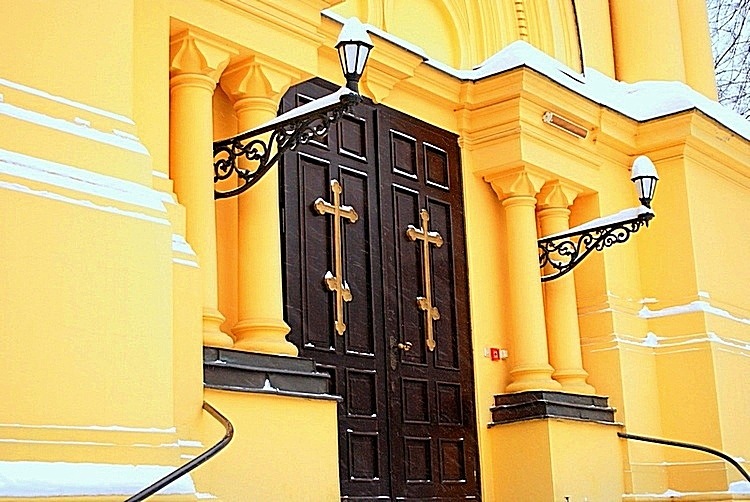 Główne drzwi soboru Marii Magdaleny