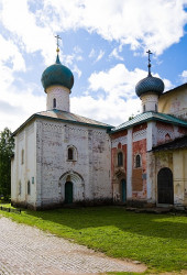 dymon 
Churches of Saint Epiphanius and Saint Vladimir in Kirillo-Belozersky monastery 
2011-05-01 20:18:56