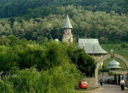 elenna 
Mănăstirea Vlădiceni 
2011-05-08 12:25:02