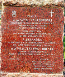 przecisz 
Tablica pamiątkowa ks. Szymona Fedoronki i jego synów: Aleksandra, Wiaczesława i Oresta. 
2011-05-31 20:40:39