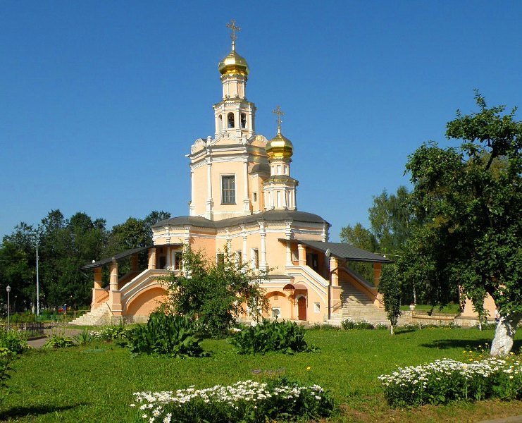 Храм благоверных князей Бориса и Глеба в Зюзине Москва