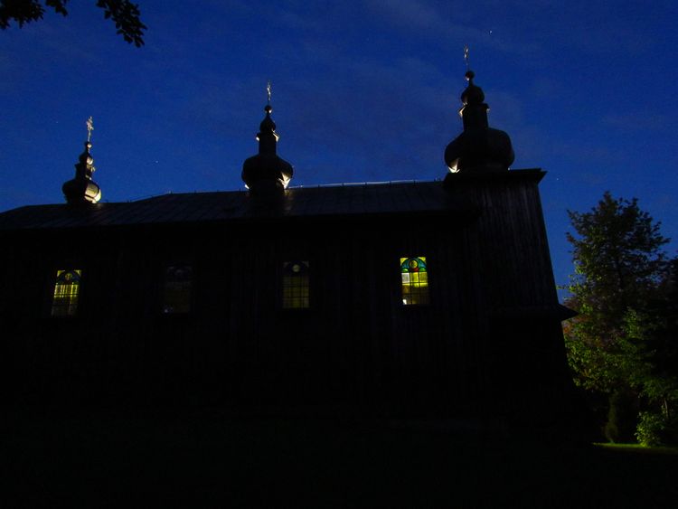Cerkiew w Morochowie nocą