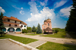 Djole 
Манастир Грабовац 
2011-06-05 19:23:56