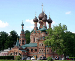 Sebul 
Храм Троицы Живоначальной в Останкине 
2011-06-11 22:24:03