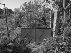 sepia 
Ruin 
2011-06-15 20:09:06