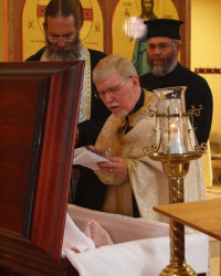 angus 
Fr David gives the final blessing and final kiss to his beloved mother 
2011-06-24 05:56:27