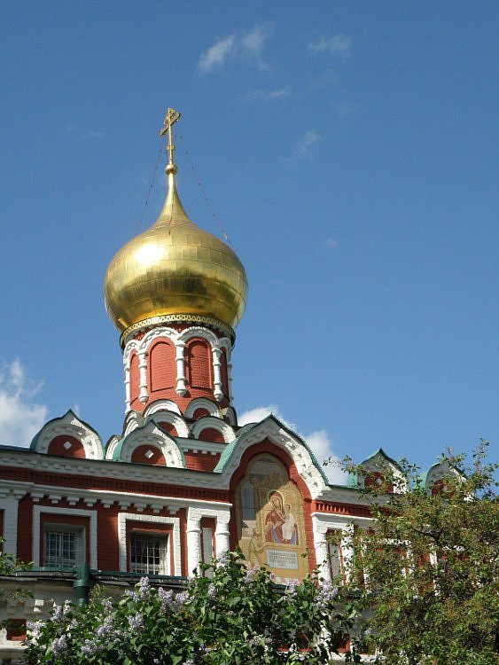 Купол храма и икона.
