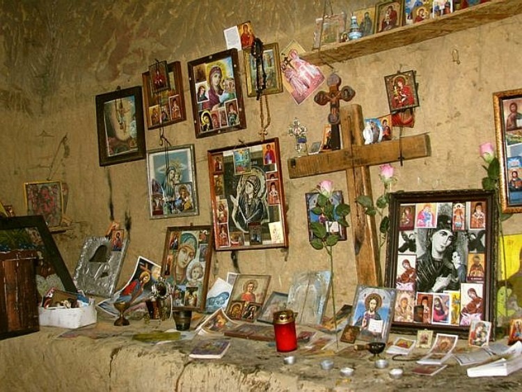Sinca Veche - 3 : Grota cu ofrande