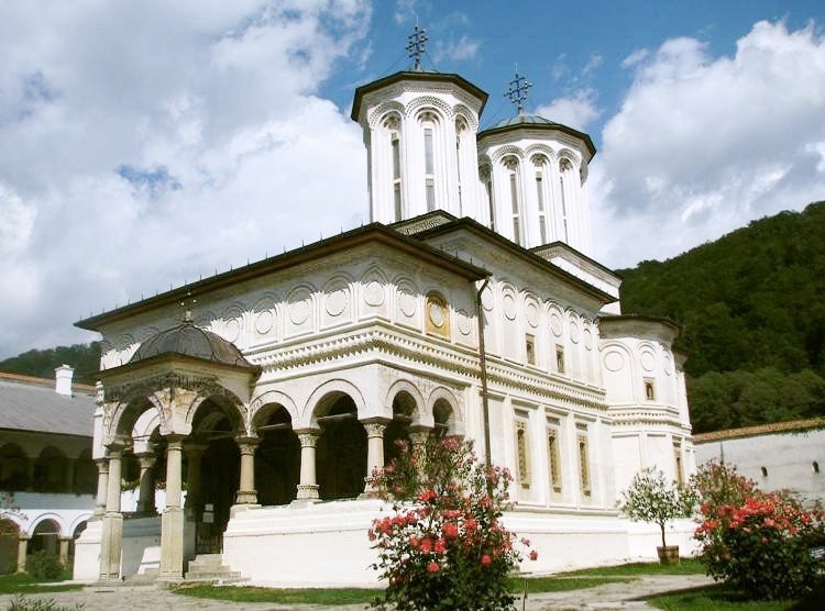 Într-o zi de vară la mănăstirea Hurezi: biserica mare a mănăstirii.